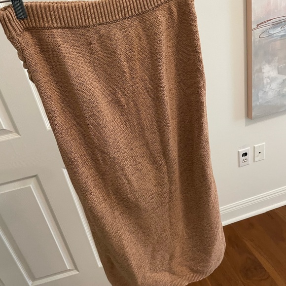 Express Midi Sweater Skirt - Picture 9 of 11